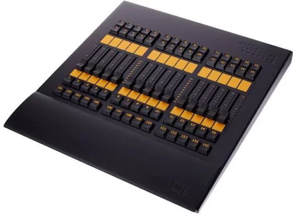 Surface de commande grandMA2 onPC Fader Wing